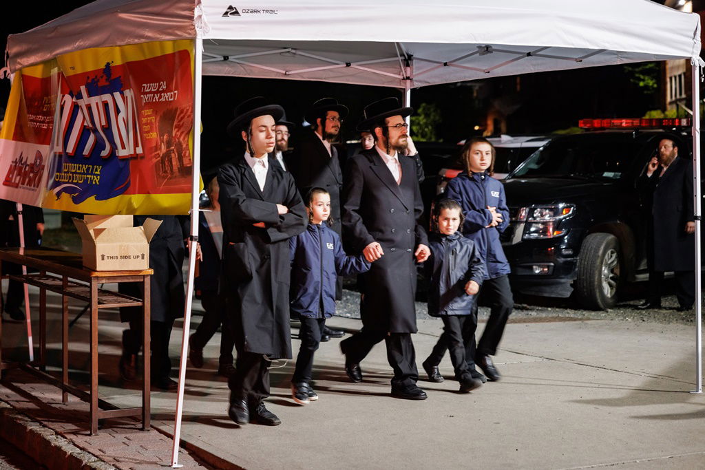 תיעוד ענק: מעמד ההדלקה בחסידות סאטמר