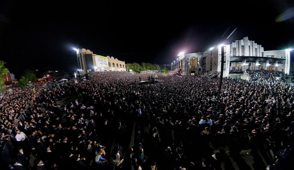 תיעוד ענק: מעמד ההדלקה בחסידות סאטמר