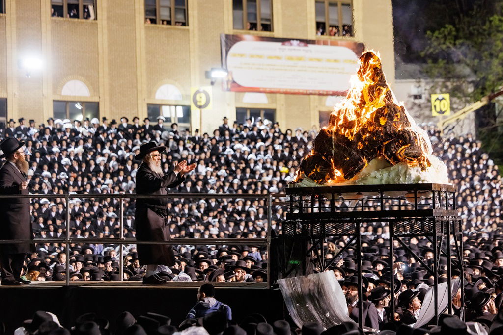 תיעוד ענק: מעמד ההדלקה בחסידות סאטמר