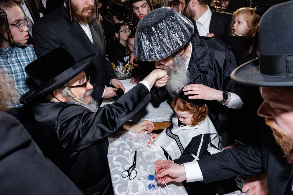 תיעוד ענק: מעמד ההדלקה בחסידות סאטמר