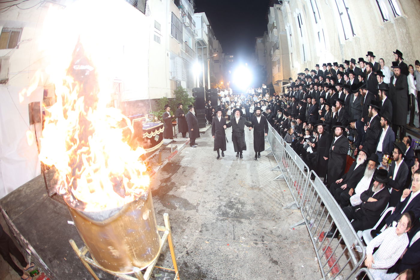 תיעוד: ל"ג בעומר בחסידות ביאלה בני ברק
