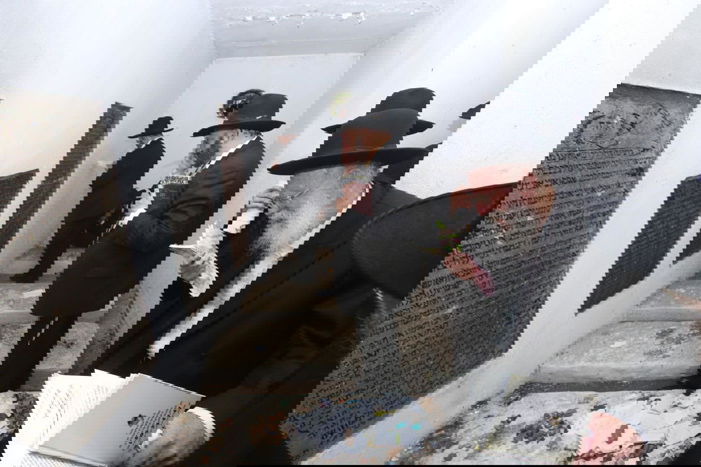 הצדיק רבי שמעון גלאי בתפילה בווילנא