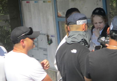 מעצר האב בדרך למירון