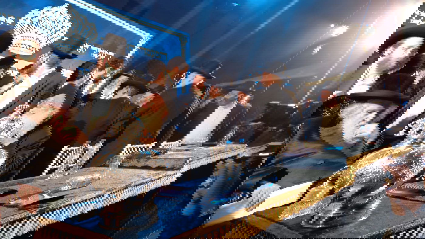 במעמד בנו: ס"ת הוכנס בבית וגן לע"נ מרן