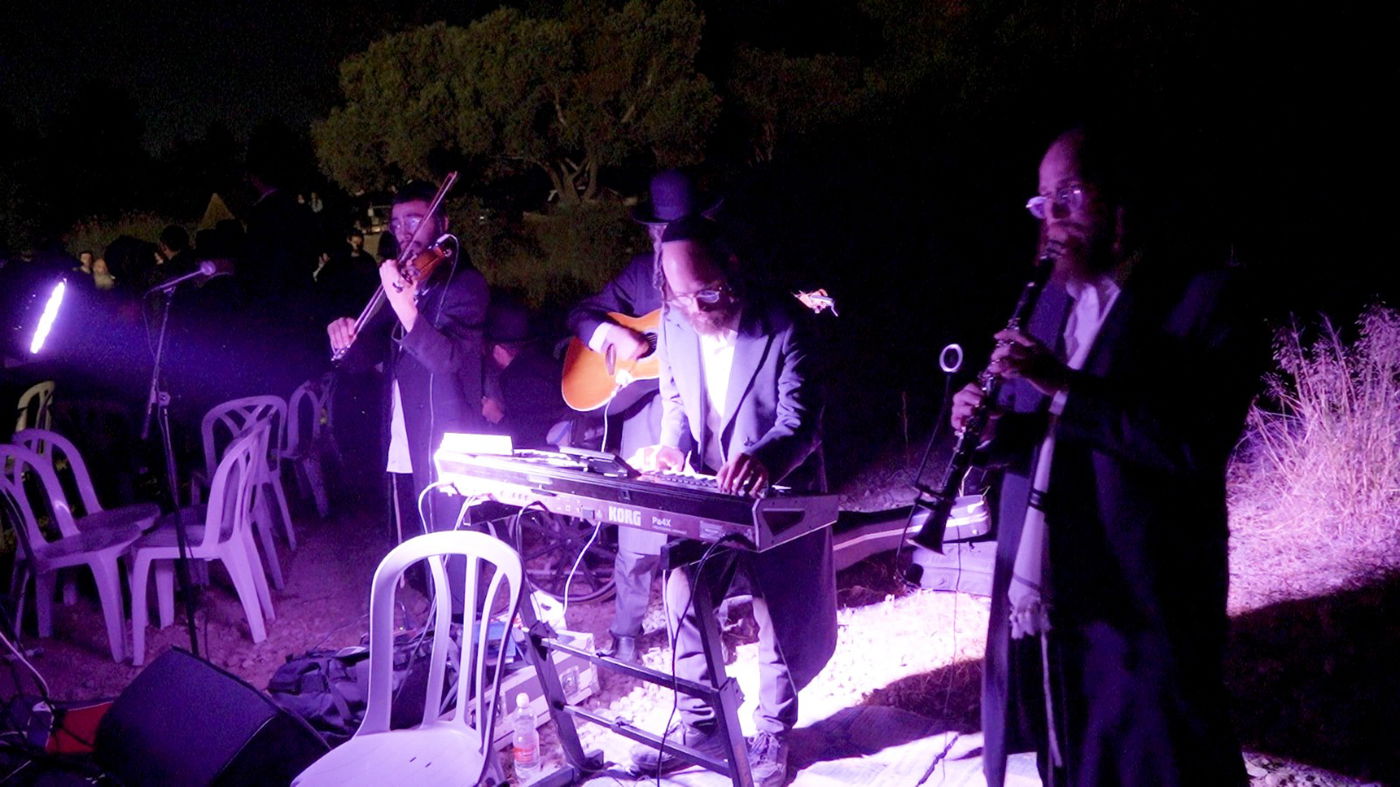 מעמד ההדלקה בראשות ה'ינוקא' - ביער צרעה