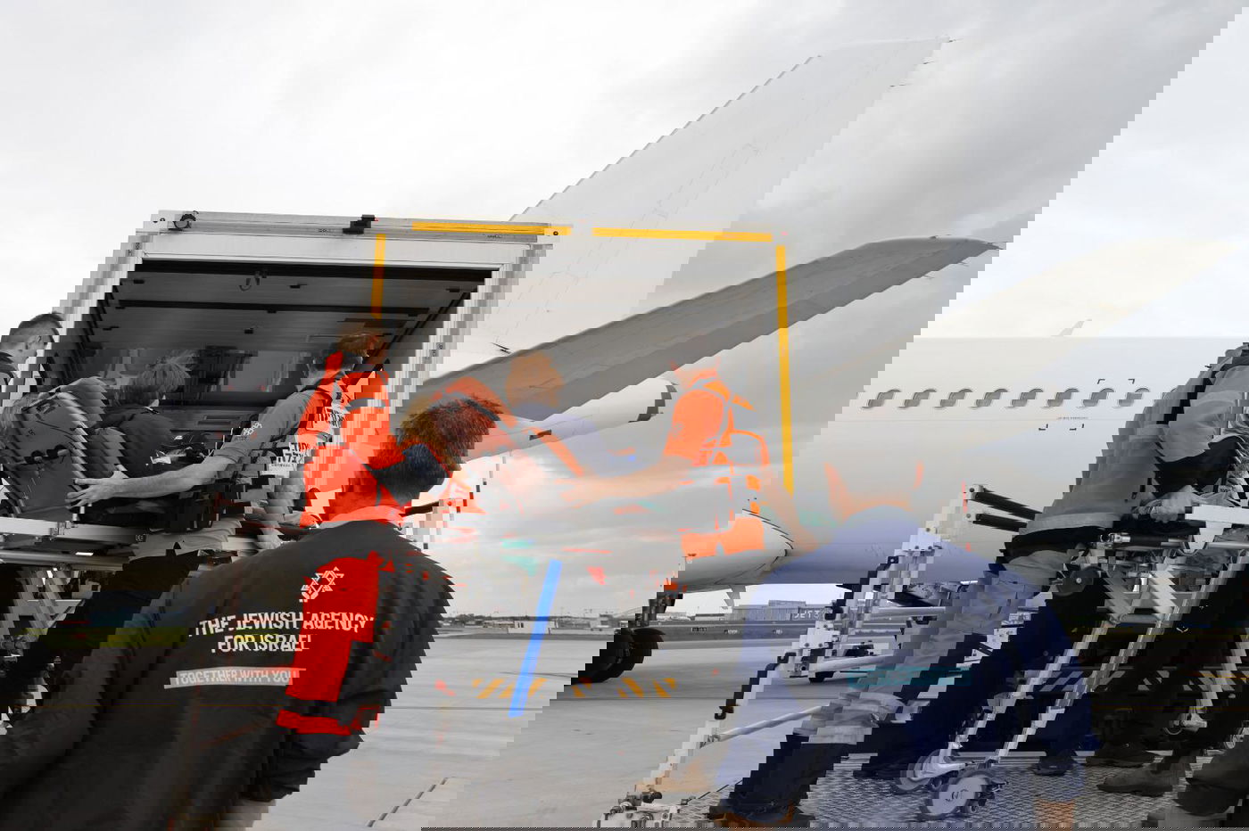 פליטים מאוקראינה הגיעו ארצה בהטסה מיוחדת