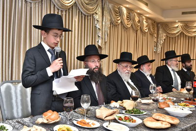 שמחת בר המצווה לבנו של הרב בנימין חותה • צפו