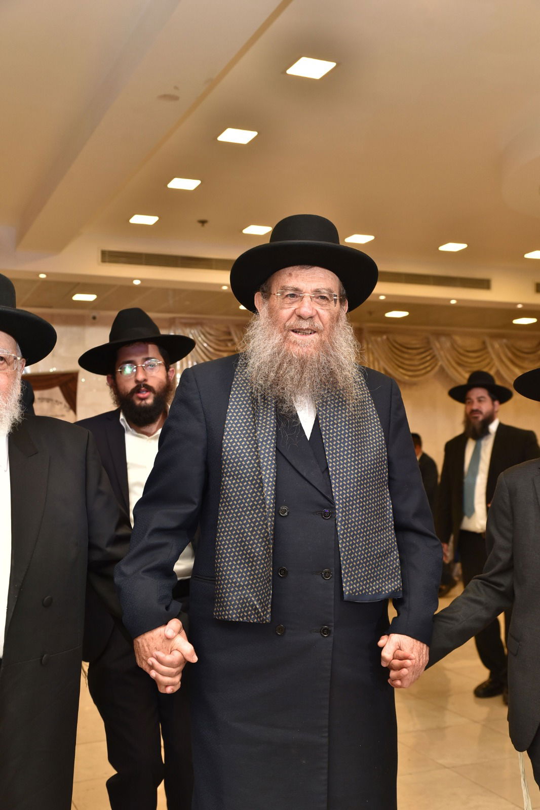 שמחת בר המצווה לבנו של הרב בנימין חותה • צפו