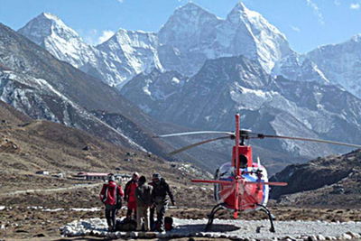 עד כאן המסוק יכול להגיע. מכאן יטפסו לחלץ את המטילים שנתקעו