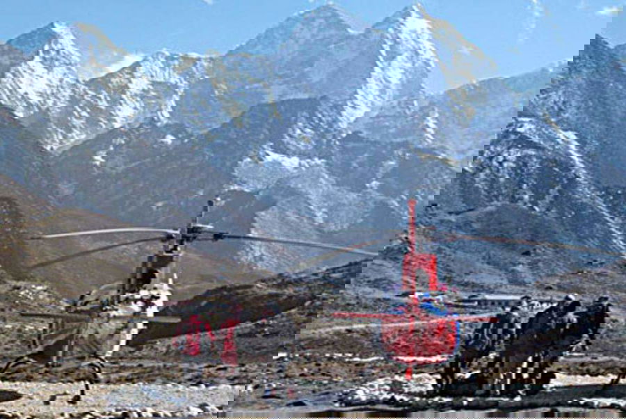 עד כאן המסוק יכול להגיע. מכאן יטפסו לחלץ את המטילים שנתקעו