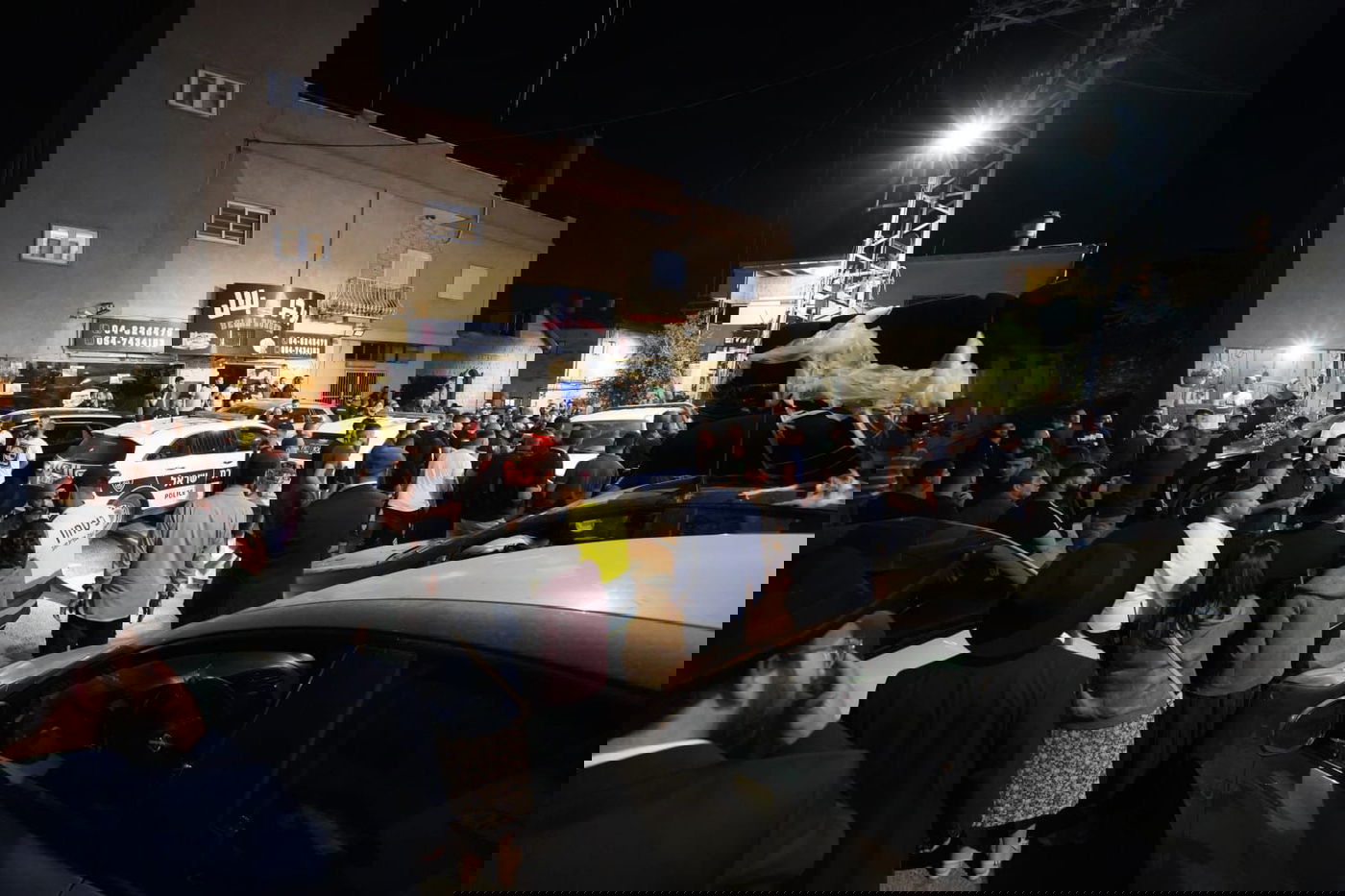 הבוקר המשטרה מתגברת כוחות במקום