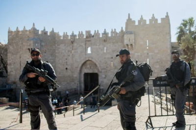 שוטרים בשער שכם