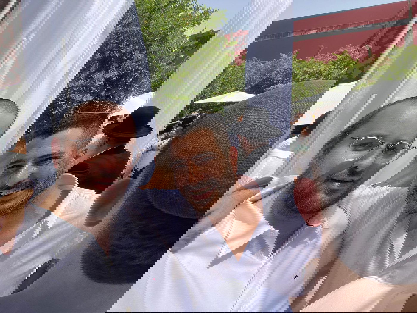 עם ביבי, בן גביר וידוענים: העיתונאי הימני נישא כדת משה וישראל