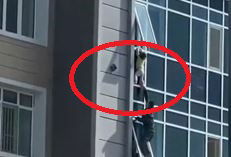 רגע חילוץ הילדה