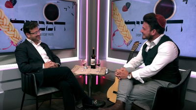 שלמה קוק לצד האמן זלמן שטוב