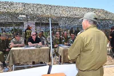 במסגרת התרגיל: השר בני גנץ ביקר בקפריסין