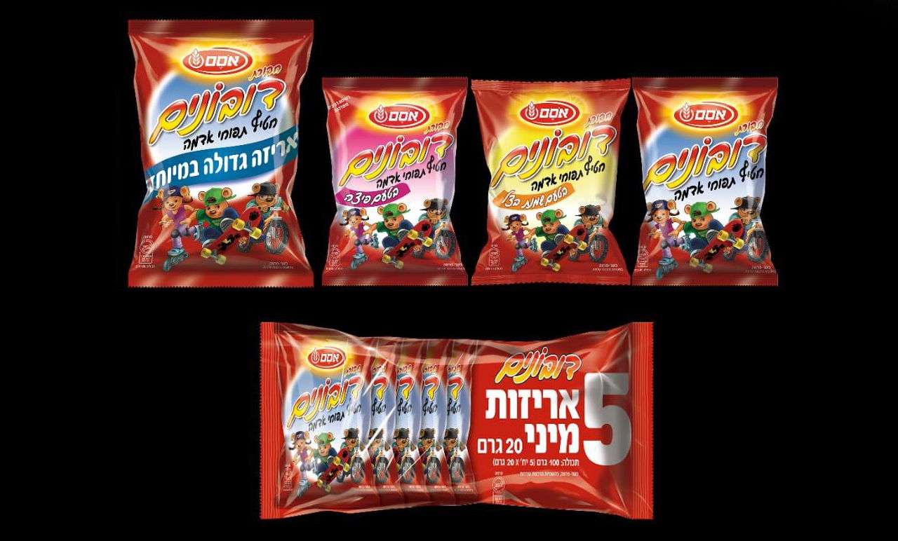 אסם אוספת את ה'דובונים' מהמדפים