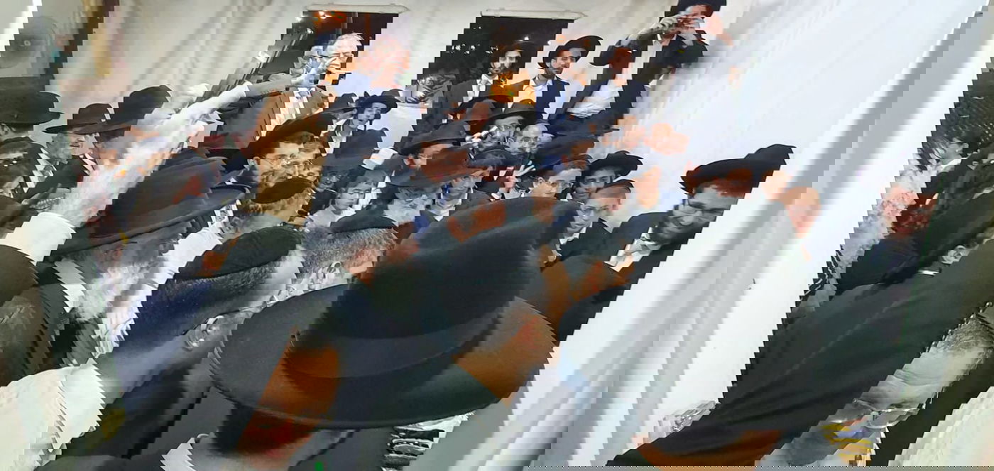 המונים בקבלת קהל את נשיא המועצת