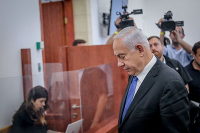 נתניהו אתמול בבית המשפט