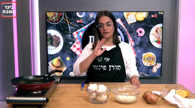 פטריות שמפיניון בשרניות במילוי תערובת גבינות ניגרות