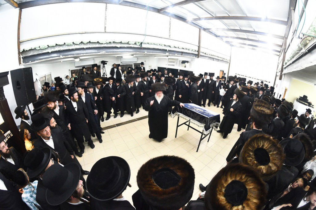 לזכרו של איש החסד: בסאסוב הכנסו ספר תורה חדש