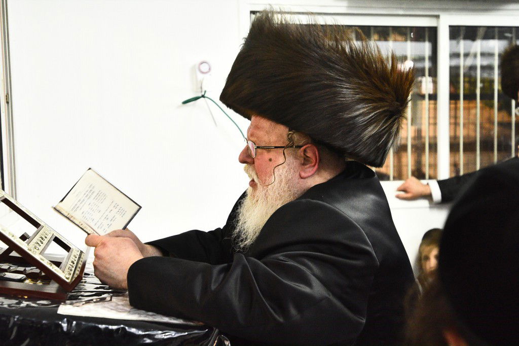 לזכרו של איש החסד: בסאסוב הכנסו ספר תורה חדש