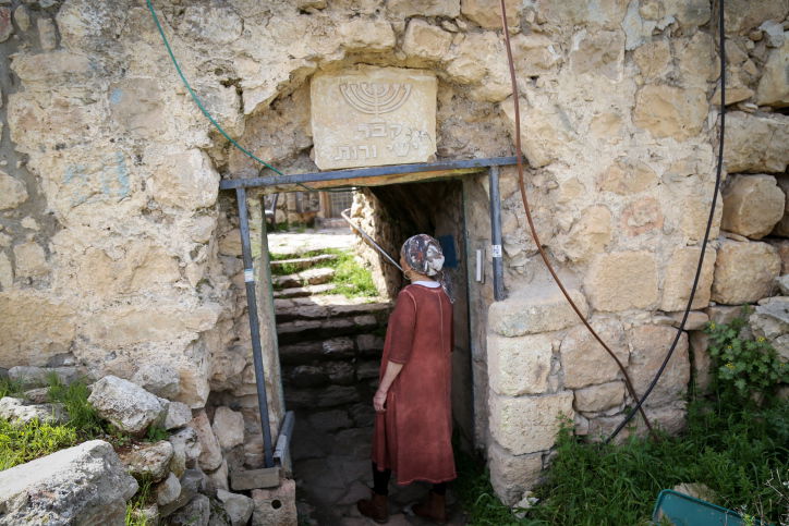 הכניסה למתחם