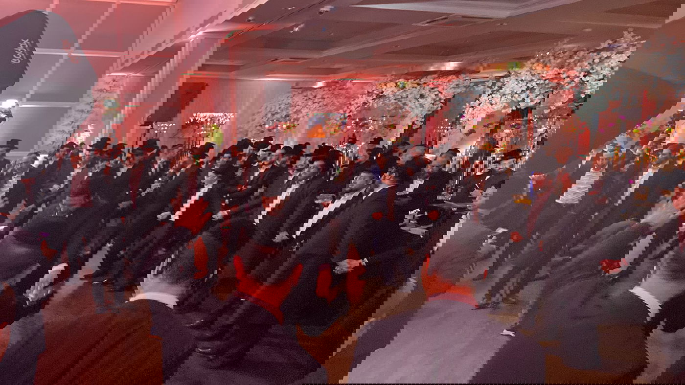 צפו: ליפא שמלצר חגג בר מצווה לבן הזקונים