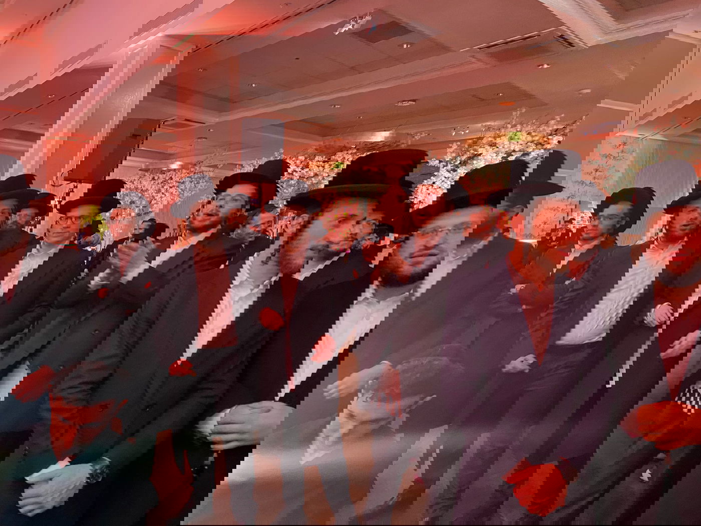 צפו: ליפא שמלצר חגג בר מצווה לבן הזקונים