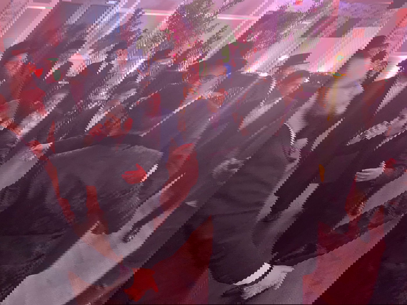 צפו: ליפא שמלצר חגג בר מצווה לבן הזקונים