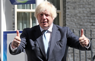 למרות ניסיון ההדחה: ג'ונסון נשאר בתפקידו