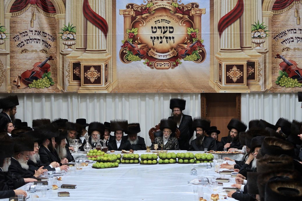 בסערט ויז'ניץ נעלו את החג ב'פארשפיל' לנכד הרבי