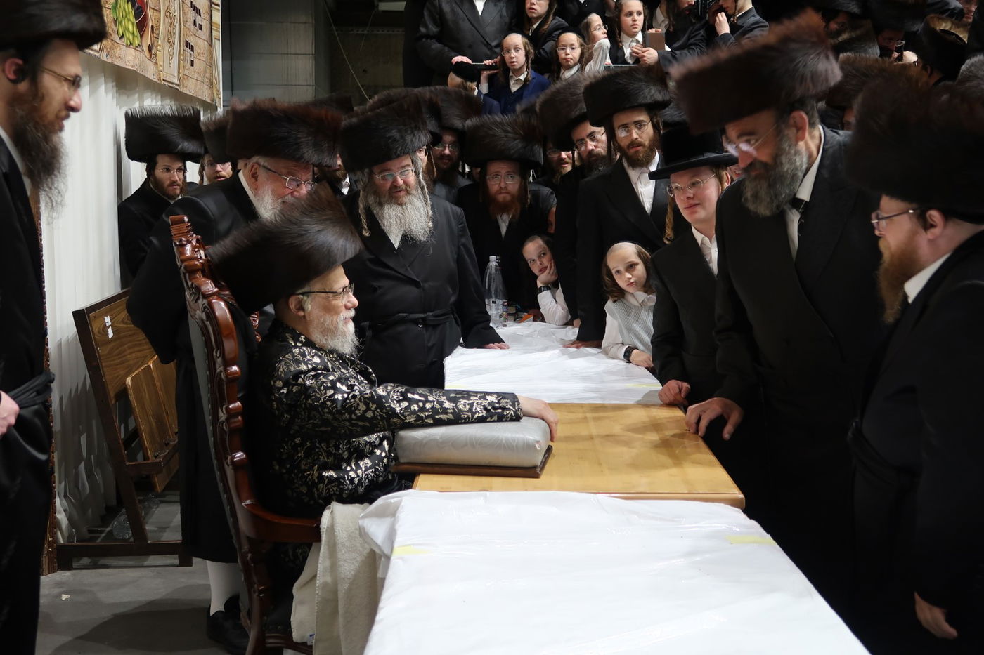 בסערט ויז'ניץ נעלו את החג ב'פארשפיל' לנכד הרבי