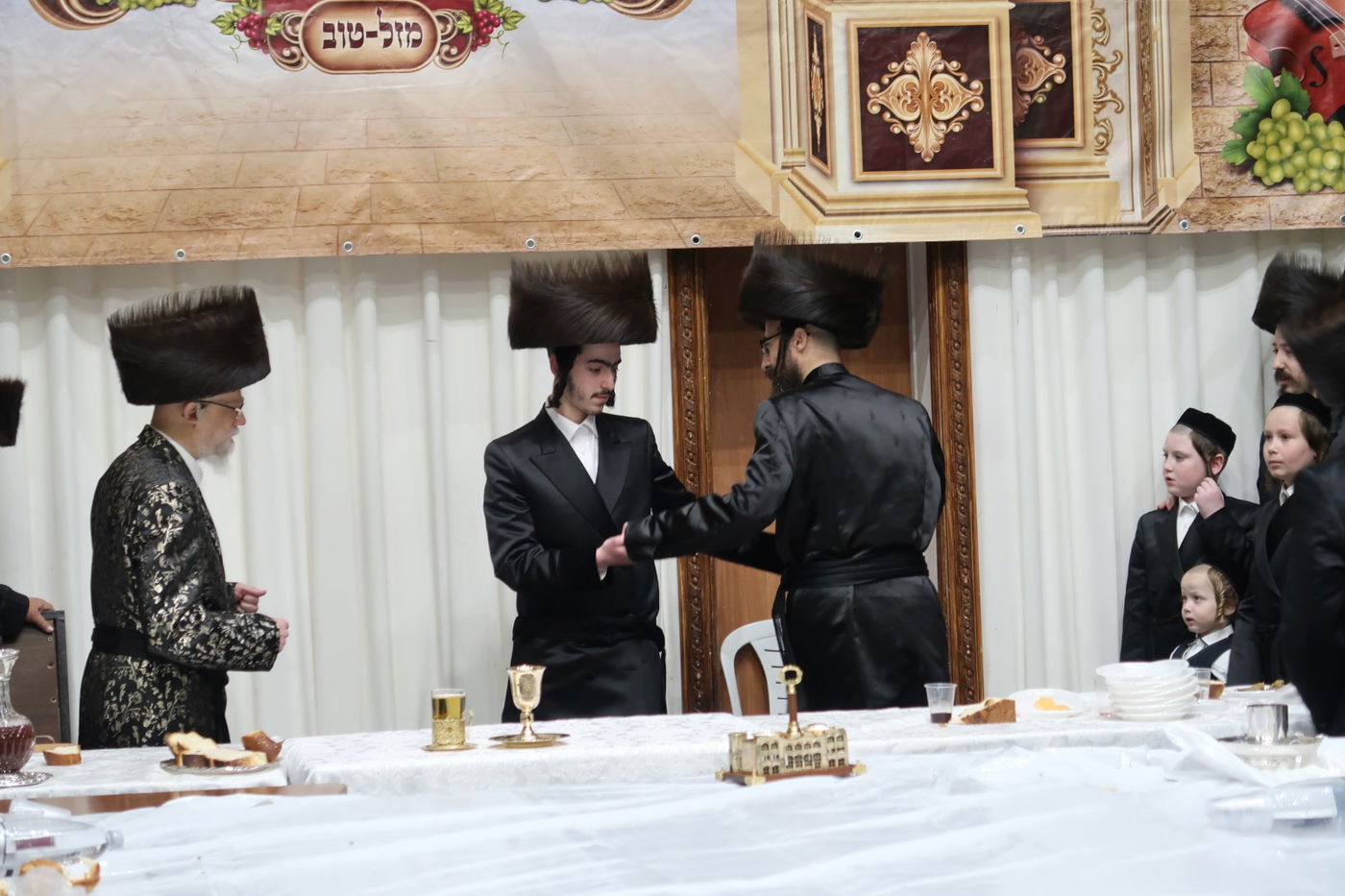 בסערט ויז'ניץ נעלו את החג ב'פארשפיל' לנכד הרבי