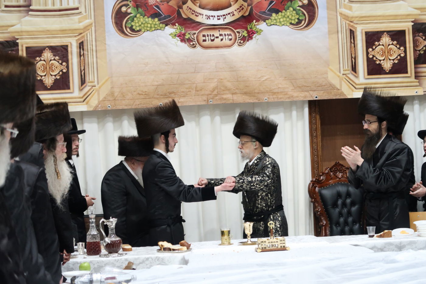 בסערט ויז'ניץ נעלו את החג ב'פארשפיל' לנכד הרבי