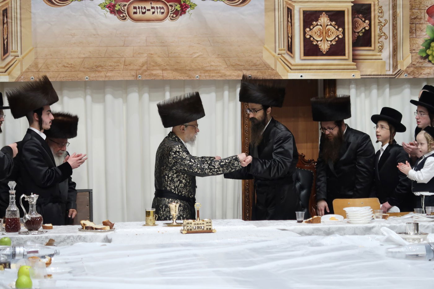 בסערט ויז'ניץ נעלו את החג ב'פארשפיל' לנכד הרבי