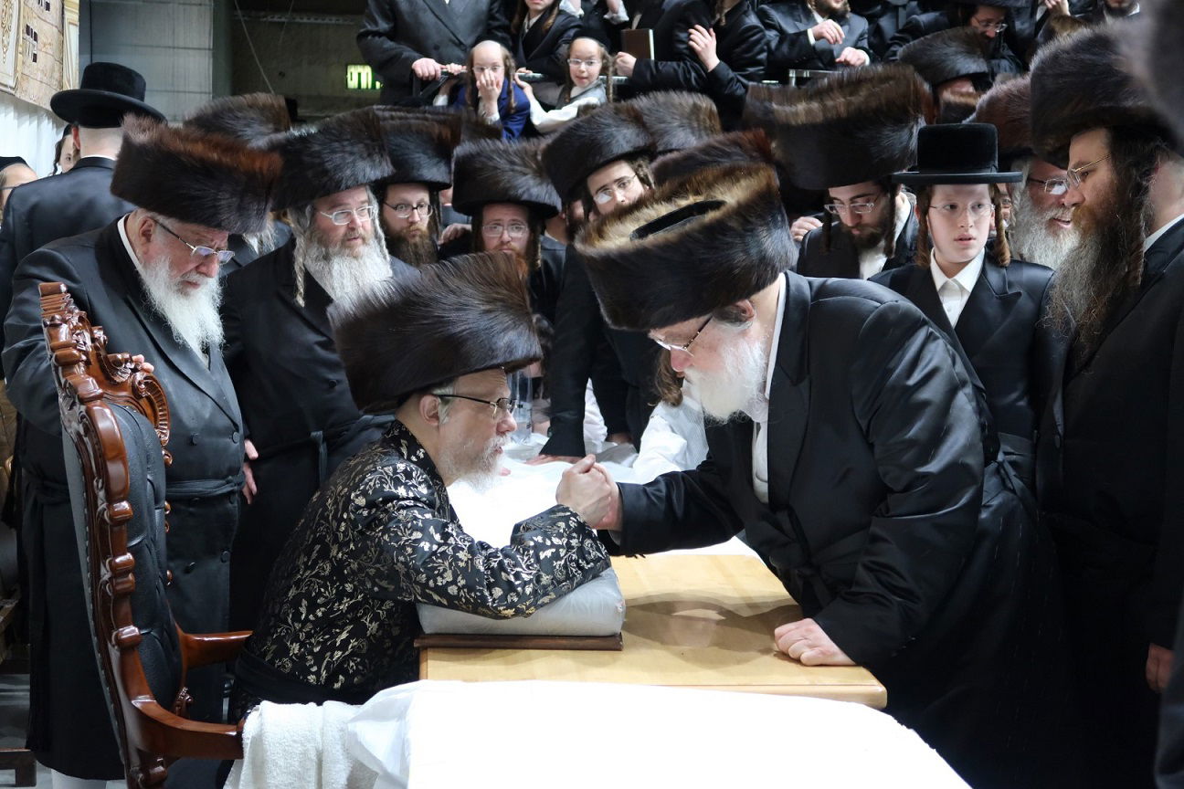 בסערט ויז'ניץ נעלו את החג ב'פארשפיל' לנכד הרבי