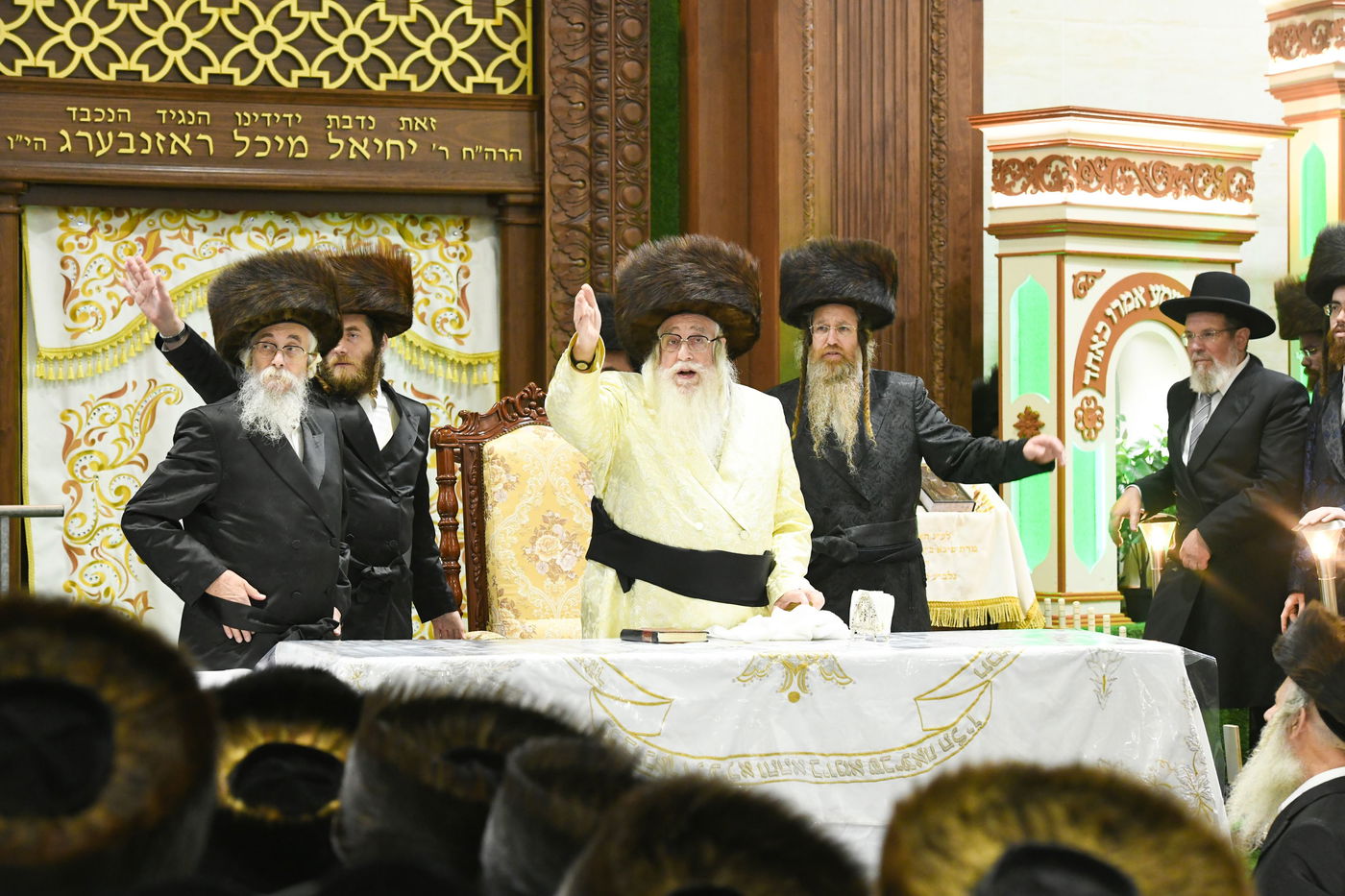 בהשתתפות אלפים: מראות חג השבועות בצאנז