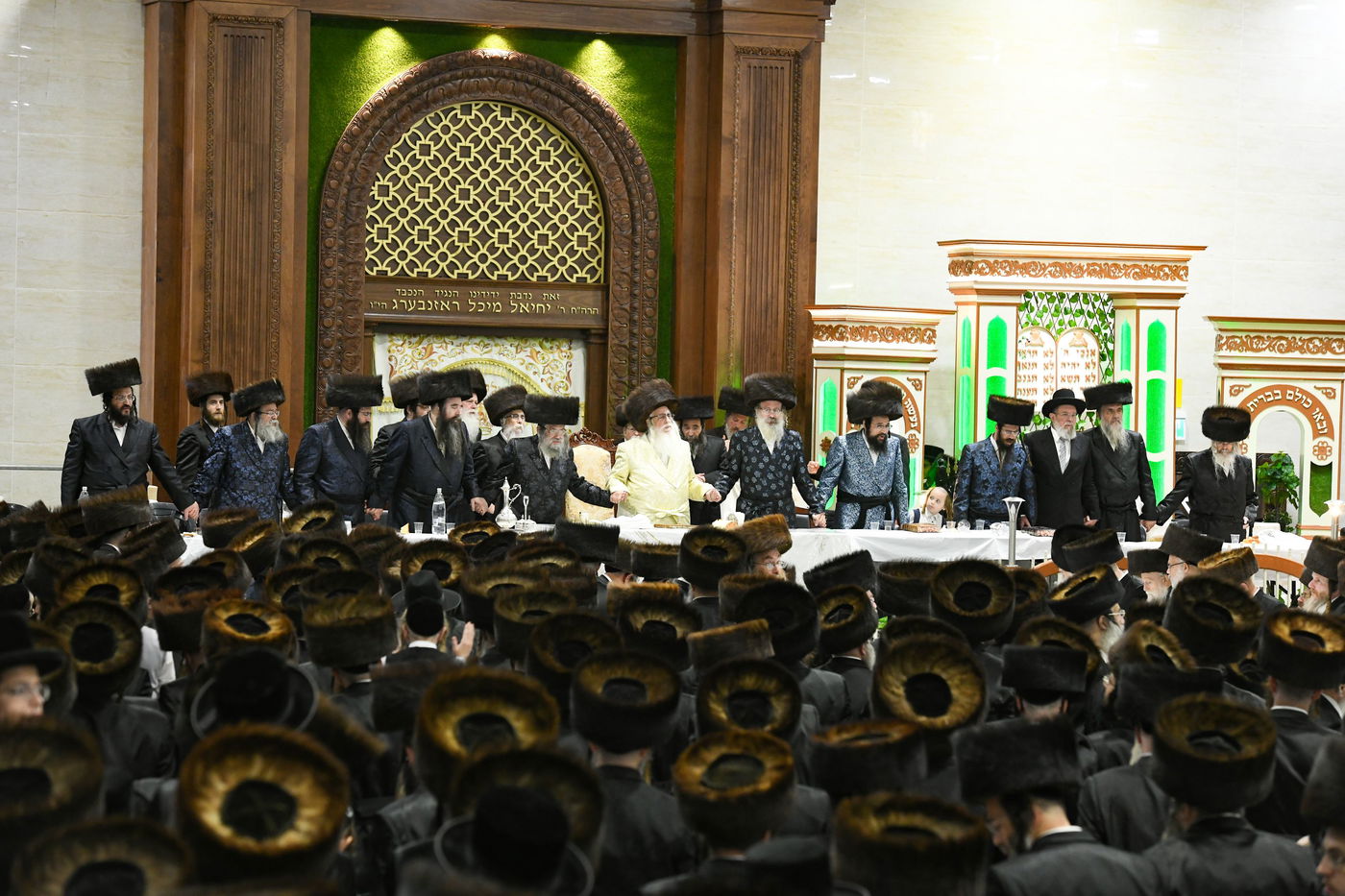 בהשתתפות אלפים: מראות חג השבועות בצאנז