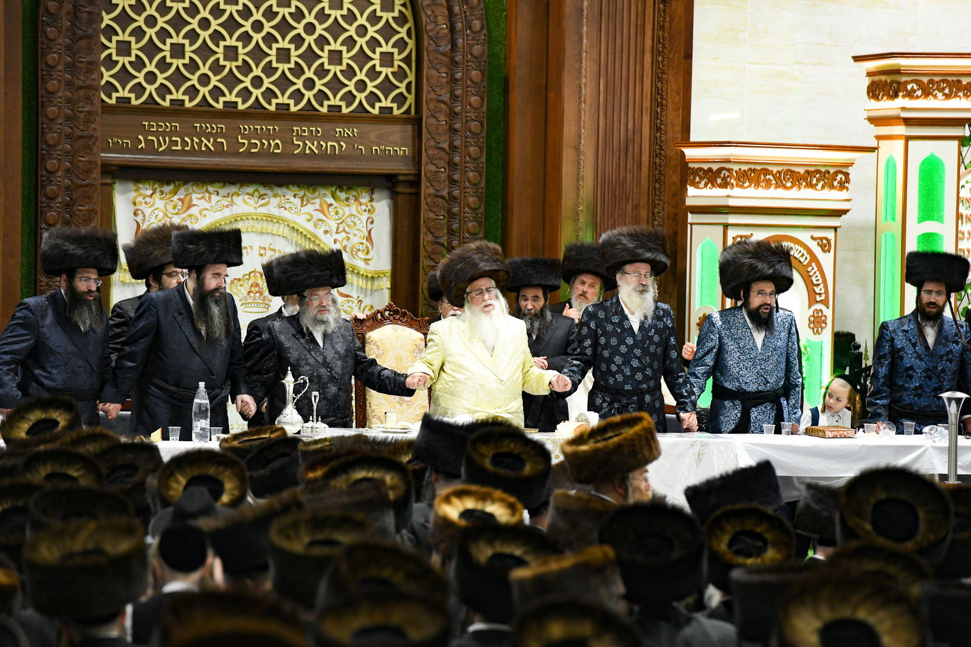 בהשתתפות אלפים: מראות חג השבועות בצאנז