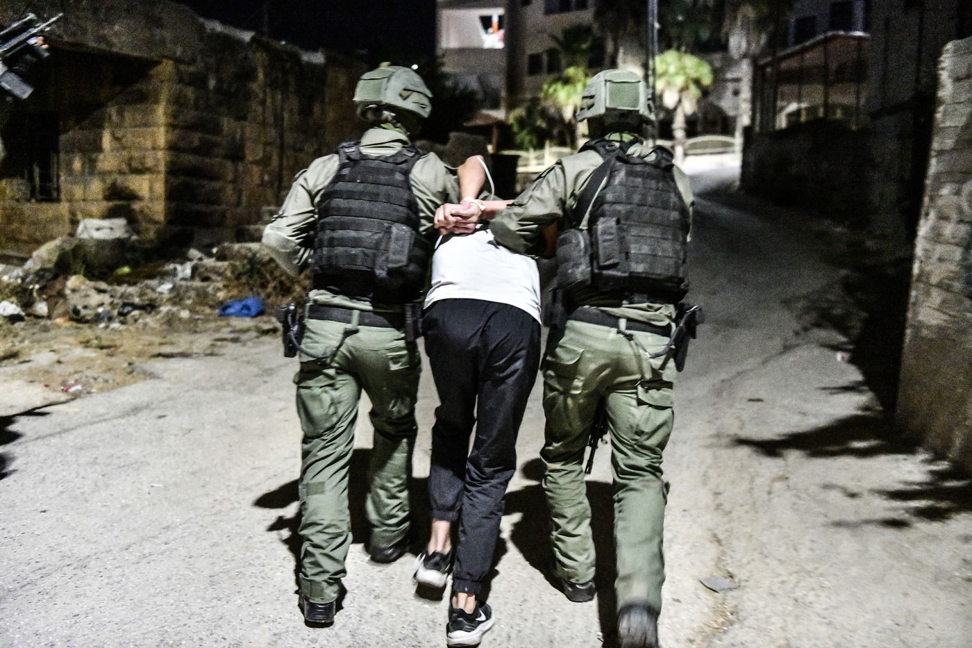 צפו: לוחמי מג"ב עצרו חשודים בידויי אבנים