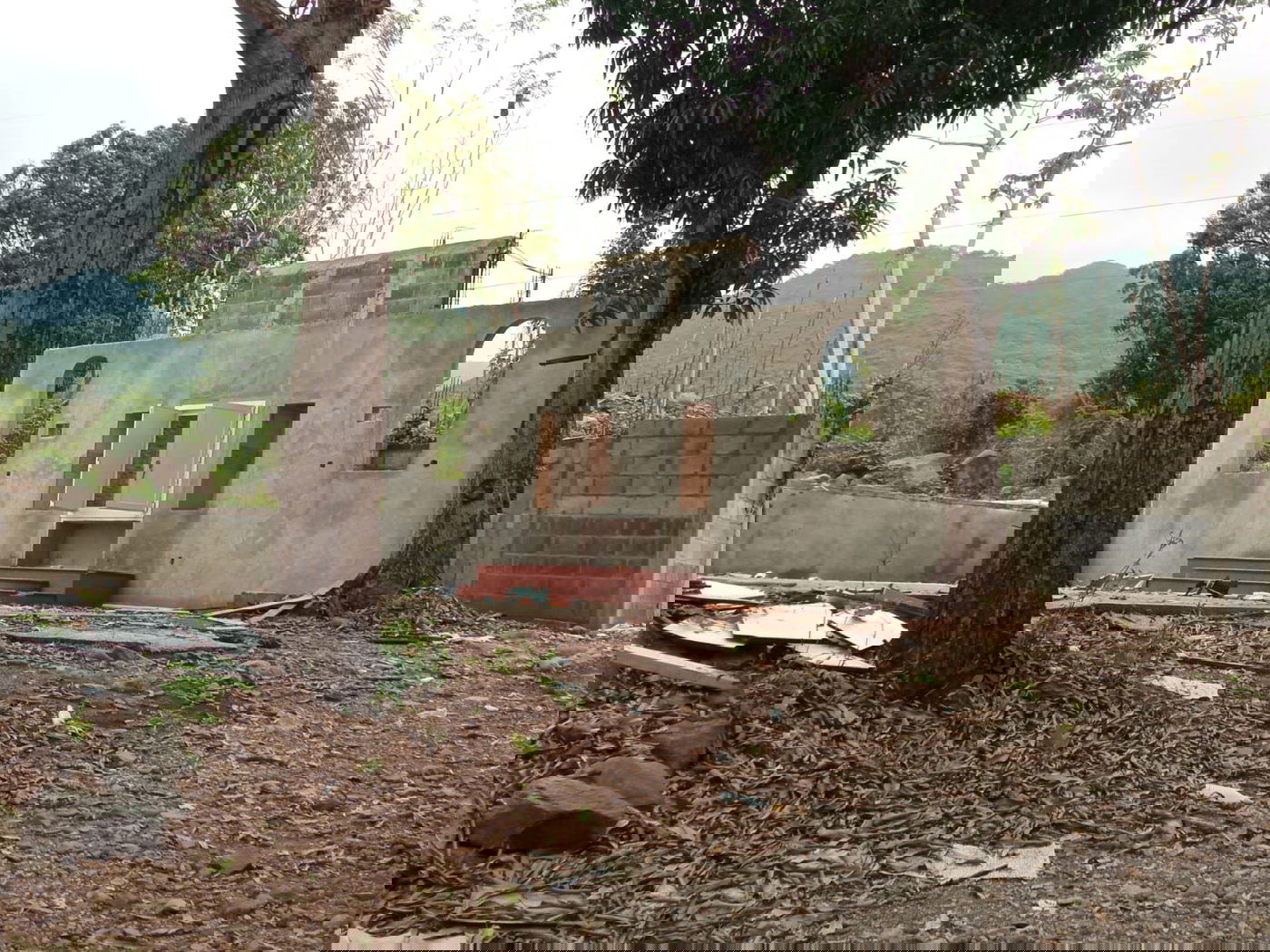 מקווה, בגדים ונעליים; כך נראה המתחם העזוב של כת 'לב טהור' בגואטמלה