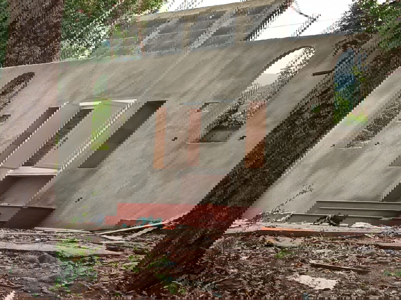 מקווה, בגדים ונעליים; כך נראה המתחם העזוב של כת 'לב טהור' בגואטמלה