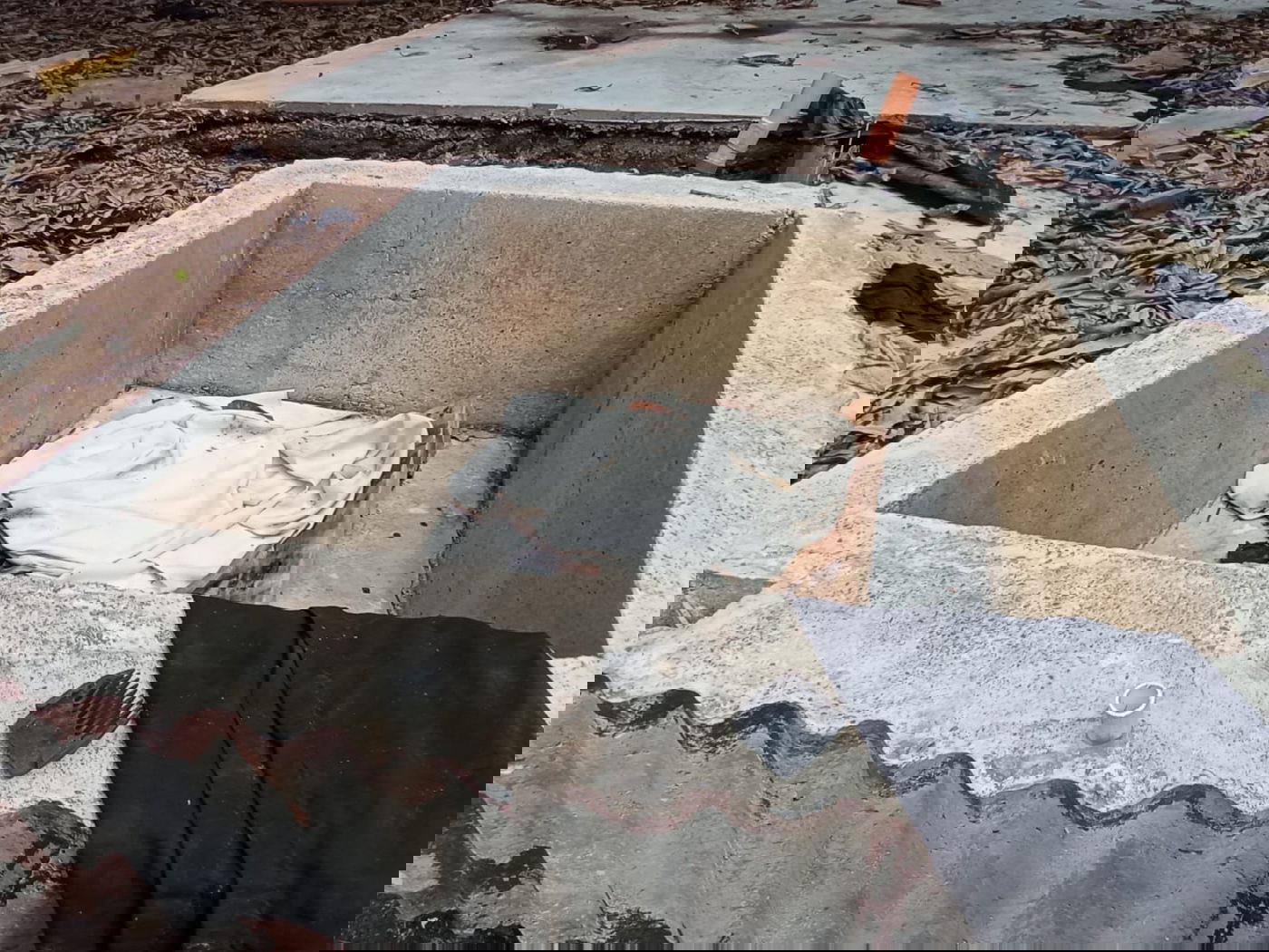 מקווה, בגדים ונעליים; כך נראה המתחם העזוב של כת 'לב טהור' בגואטמלה