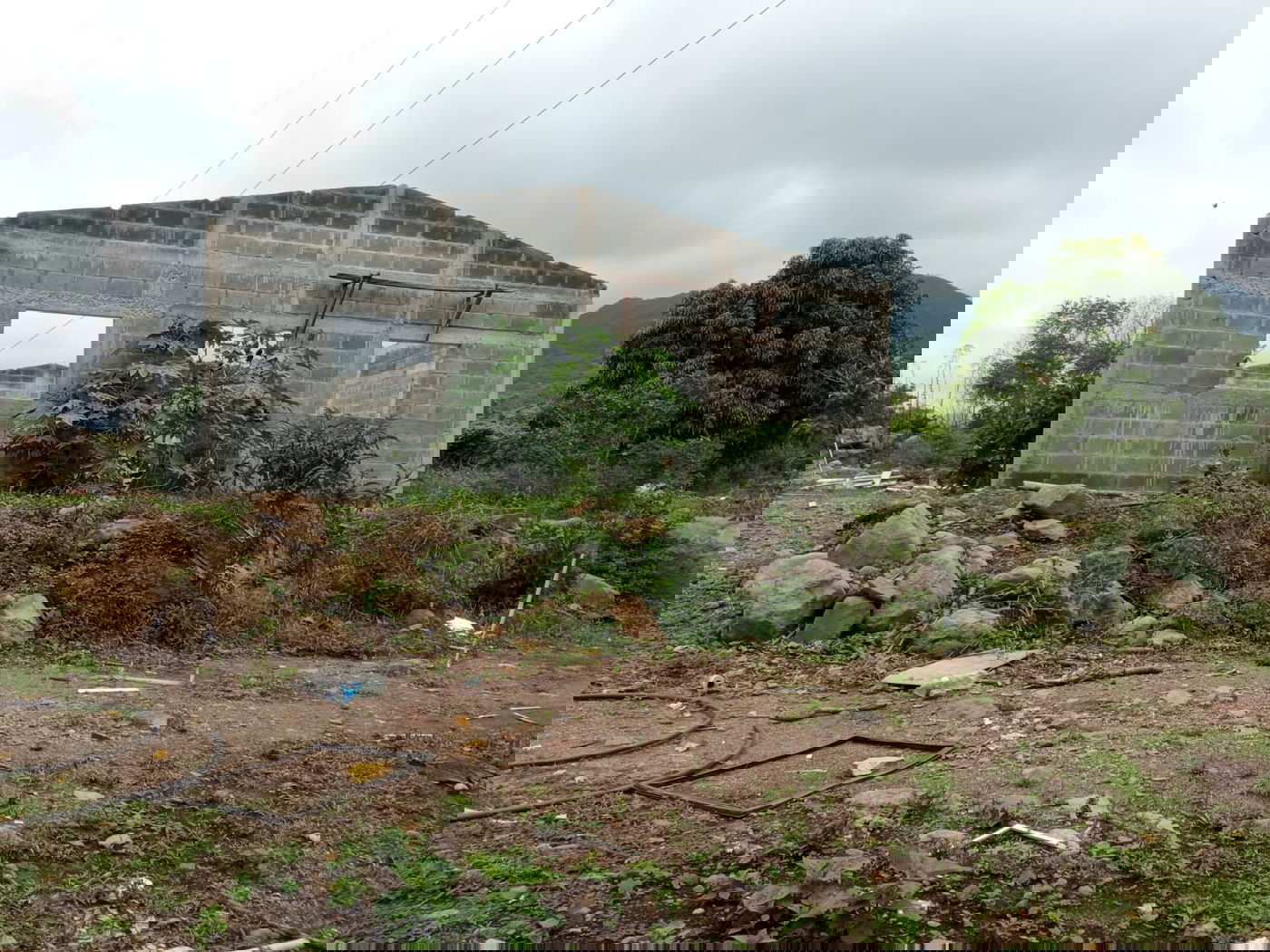 מקווה, בגדים ונעליים; כך נראה המתחם העזוב של כת 'לב טהור' בגואטמלה