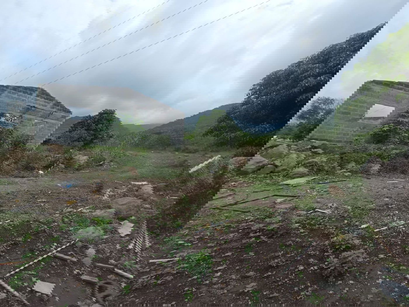 מקווה, בגדים ונעליים; כך נראה המתחם העזוב של כת 'לב טהור' בגואטמלה