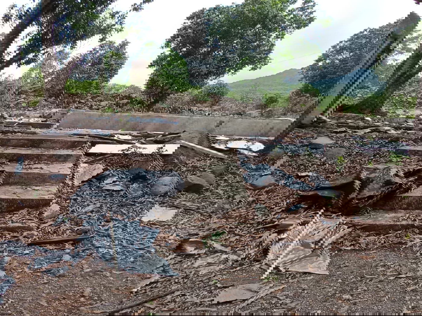 מקווה, בגדים ונעליים; כך נראה המתחם העזוב של כת 'לב טהור' בגואטמלה