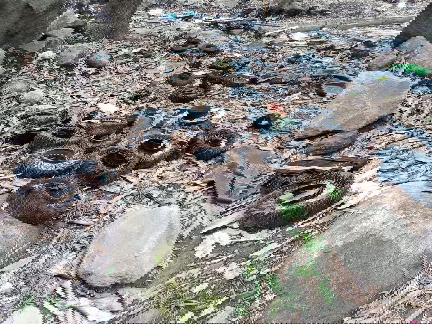 מקווה, בגדים ונעליים; כך נראה המתחם העזוב של כת 'לב טהור' בגואטמלה