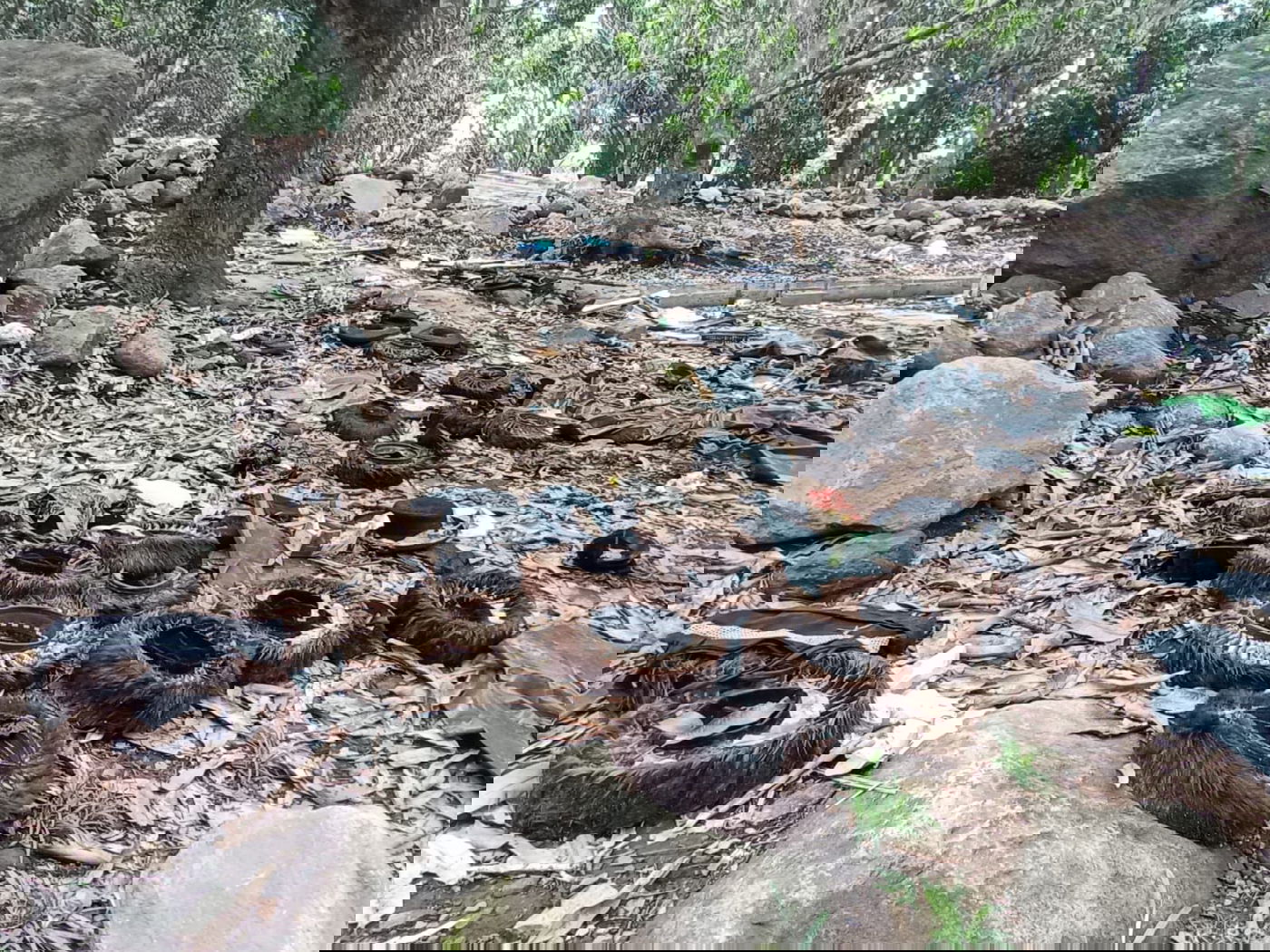 מקווה, בגדים ונעליים; כך נראה המתחם העזוב של כת 'לב טהור' בגואטמלה