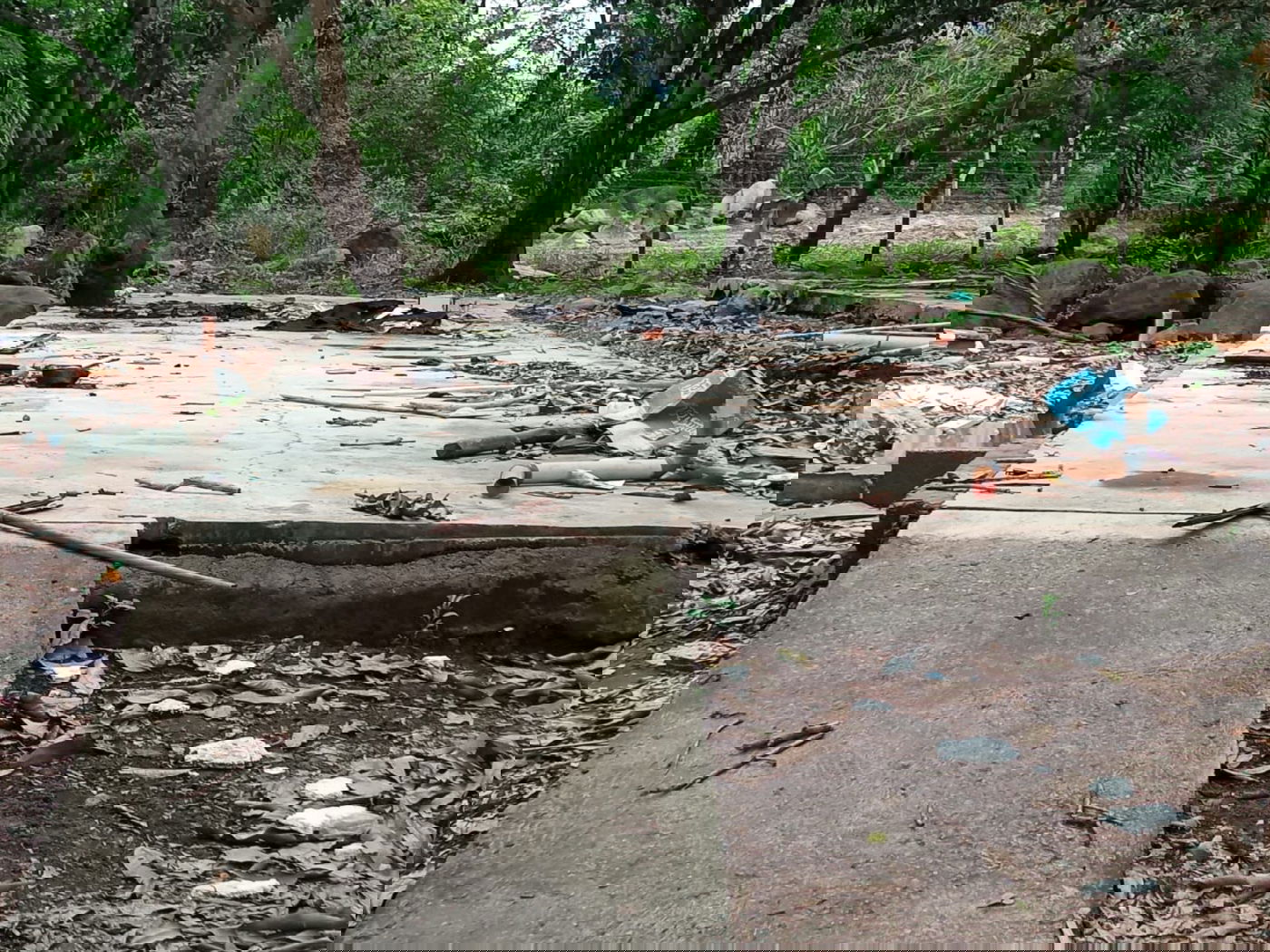 מקווה, בגדים ונעליים; כך נראה המתחם העזוב של כת 'לב טהור' בגואטמלה